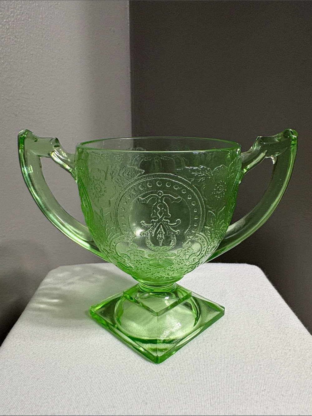 Vintage Indiana Glass Company Horseshoe Pattern Uranium Depression Glass